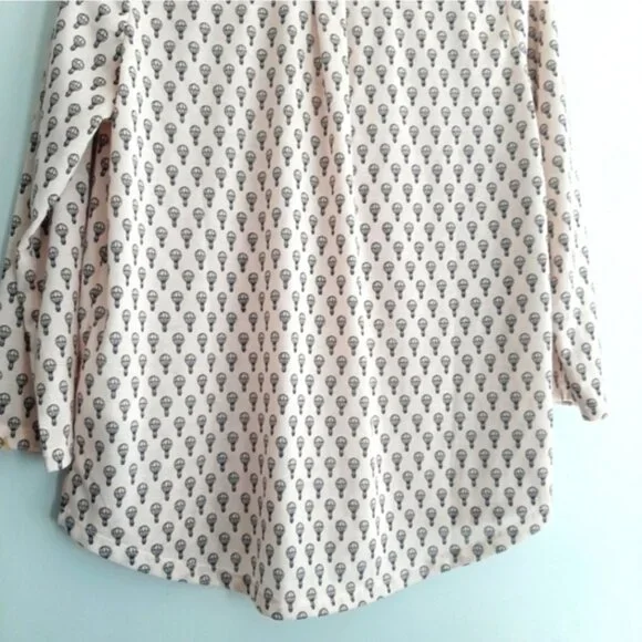 H&M  Hot Air Balloon Print V-Neck Shirt Light Fun Novelty Top Creamy Pink Sz M - Picture 8 of 9
